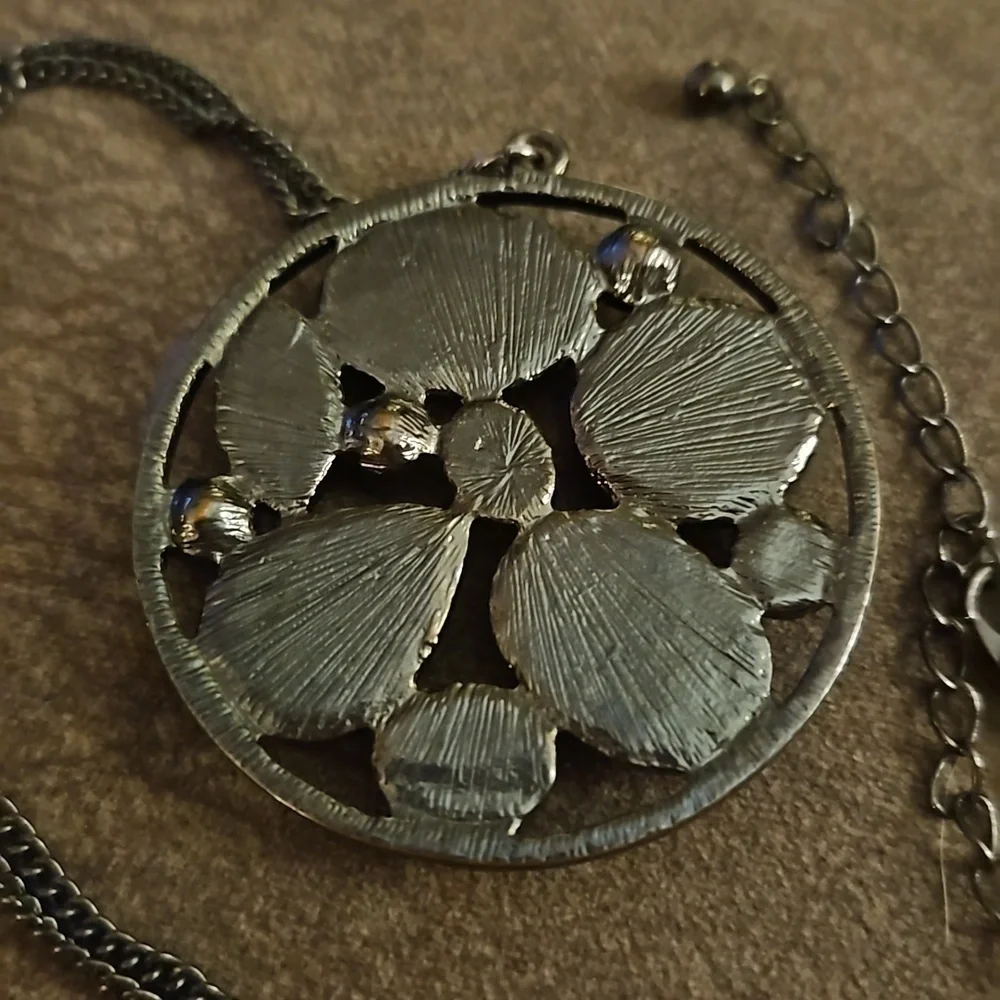 3/$30 VTG Gunmetal Abstract Circle Gem Pendant Chain Necklace